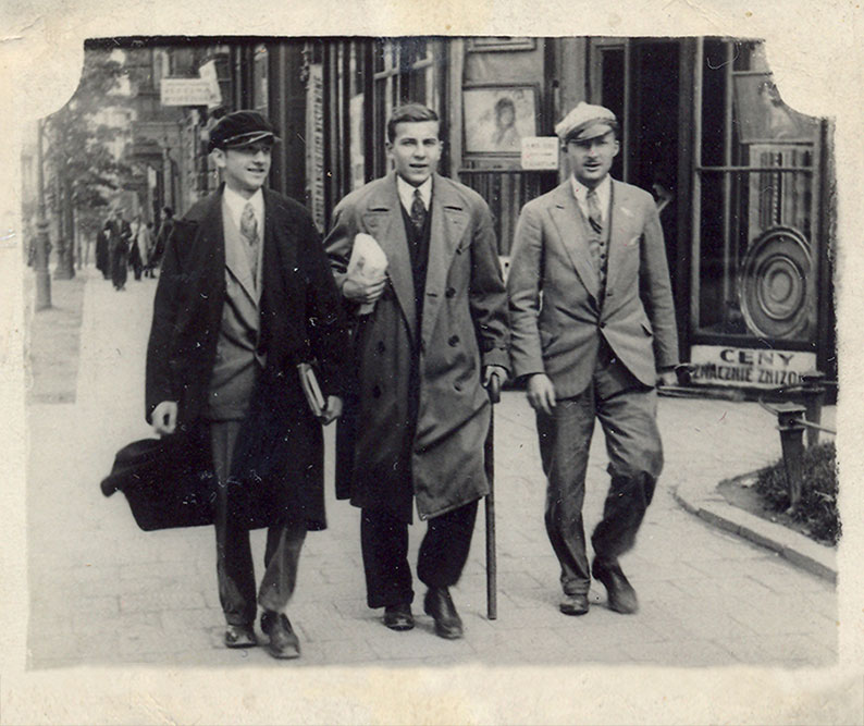 Ryszard Siwiec (pierwszy z prawej) w czasach studiów we Lwowie