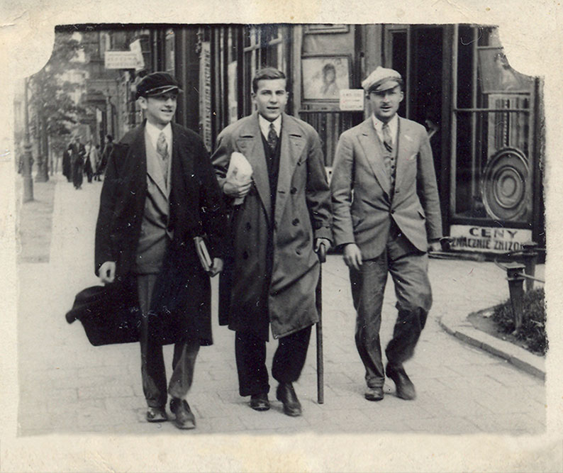 Ryszard Siwiec (first from the right) during his studies in Lviv