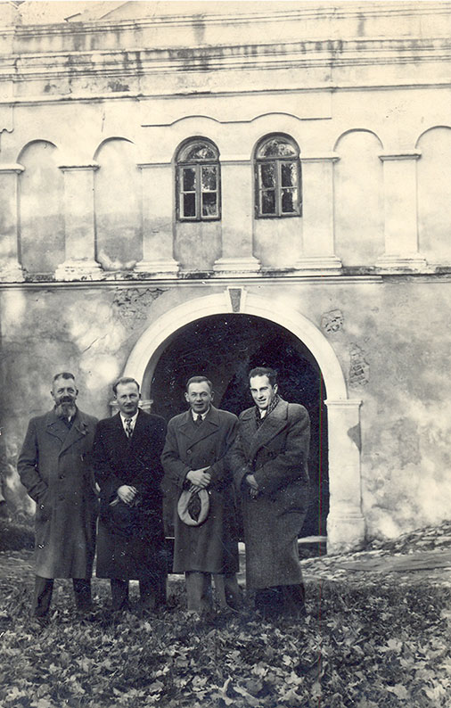 Ryszard Siwiec (standing second from the left) with employees of the Tax Office, Przemyśl, 1937