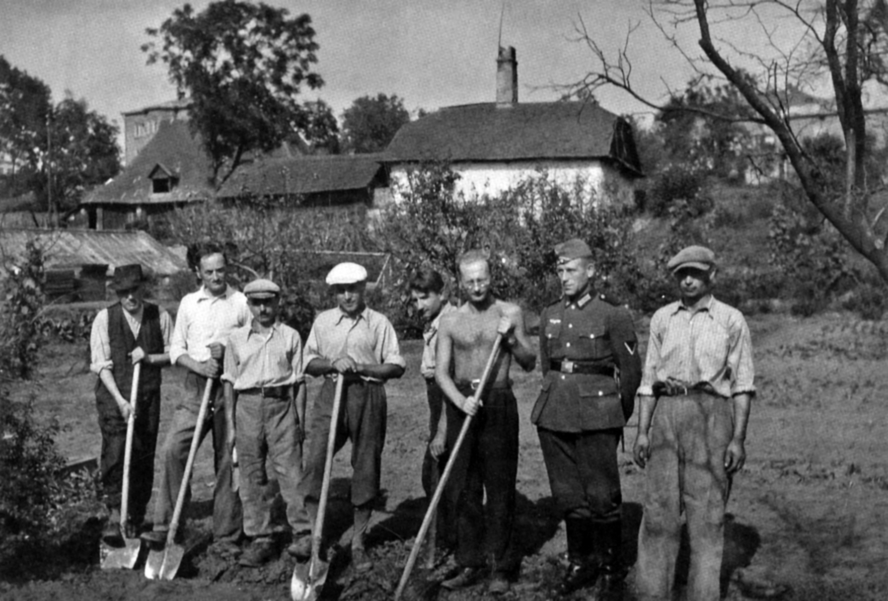 As a physical worker looking after urban greenery in Przemyśl, 1940–1941</p>
                    <cite>The collection of the Siwiec family