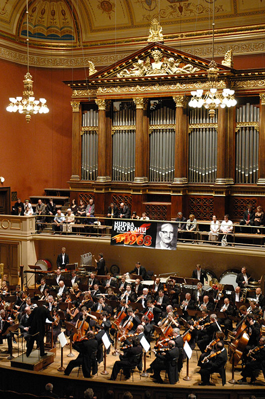 Koncert w Czeskiej Filharmonii Narodowej „Muzyka dla Pragi. In memoriam Ryszard Siwiec”, 8 września
                                    2008 r.