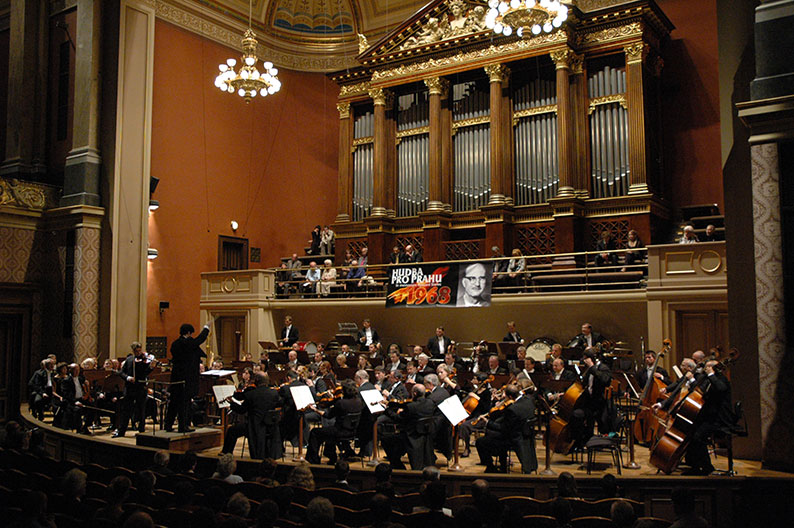 Koncert w Czeskiej Filharmonii Narodowej „Muzyka dla Pragi. In memoriam Ryszard Siwiec”, 8 września
                                    2008 r.