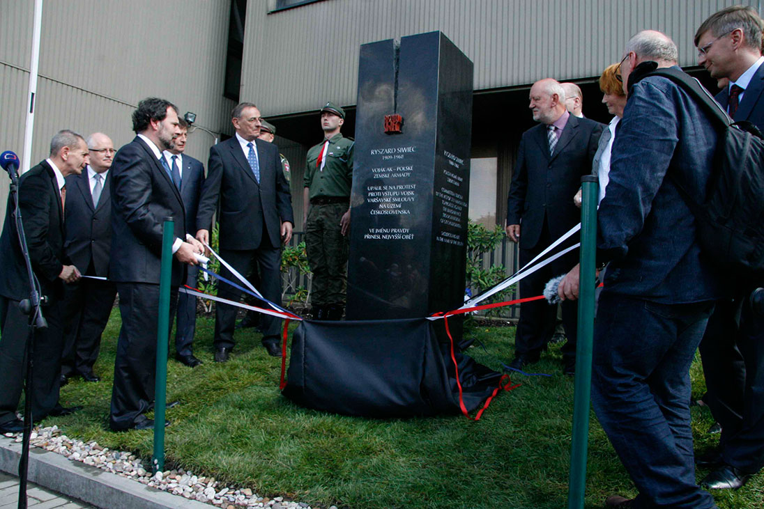 Unveiling the monument of Ryszard Siwiec, 20th June 2010
